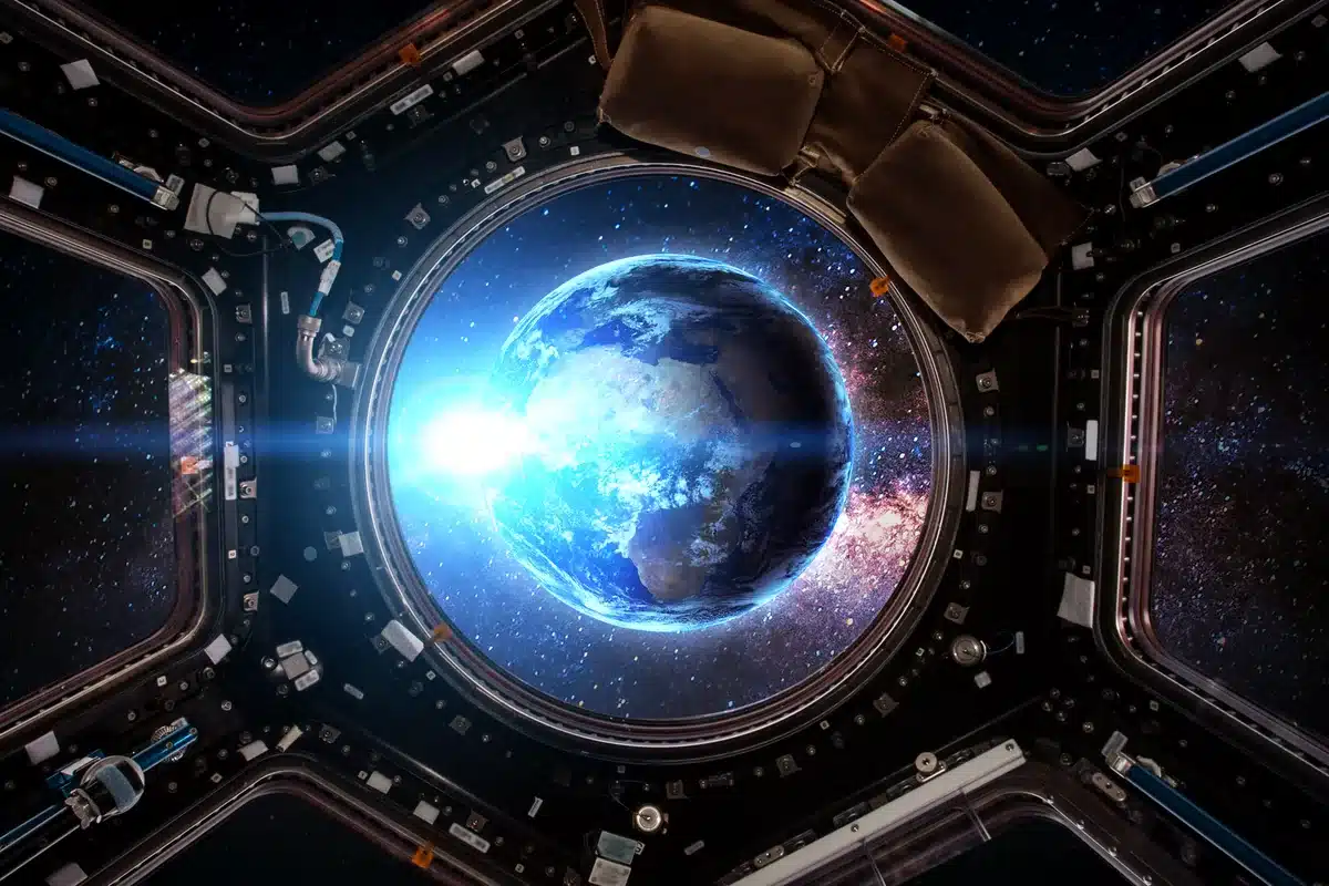 Ilustración de la Tierra vista a través de las ventanas de la cúpula de una estación espacial
