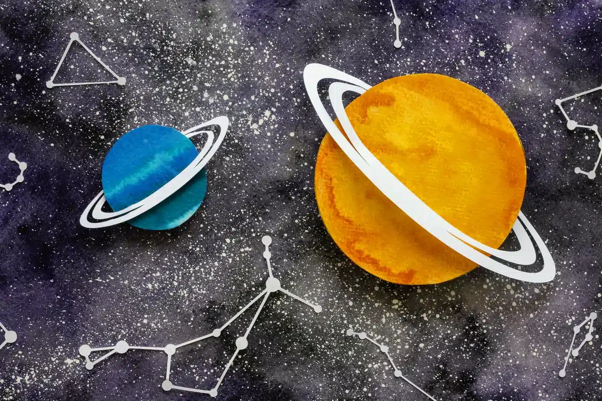 Ilustración en acuarela de dos planetas con anillos entre constelaciones