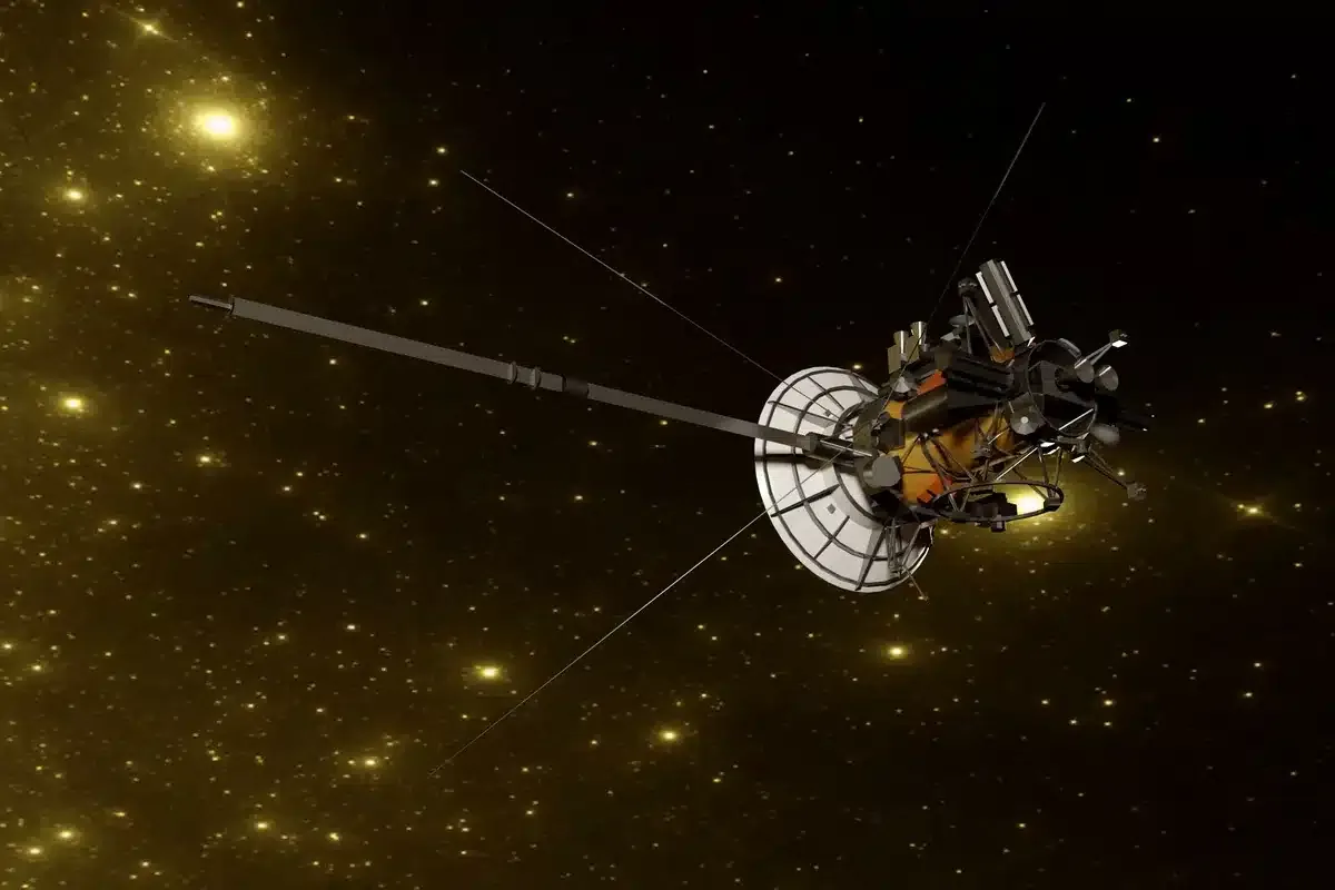 Ilustración de una sonda espacial con antena parabólica y un brazo largo entre estrellas